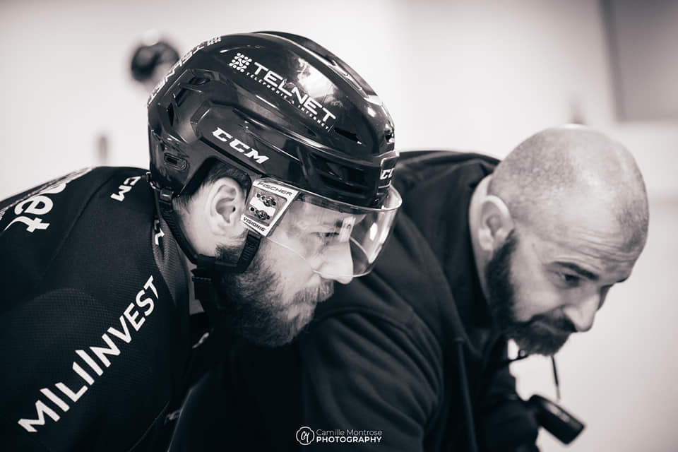 media day avec un homme qui prends une photo en studio