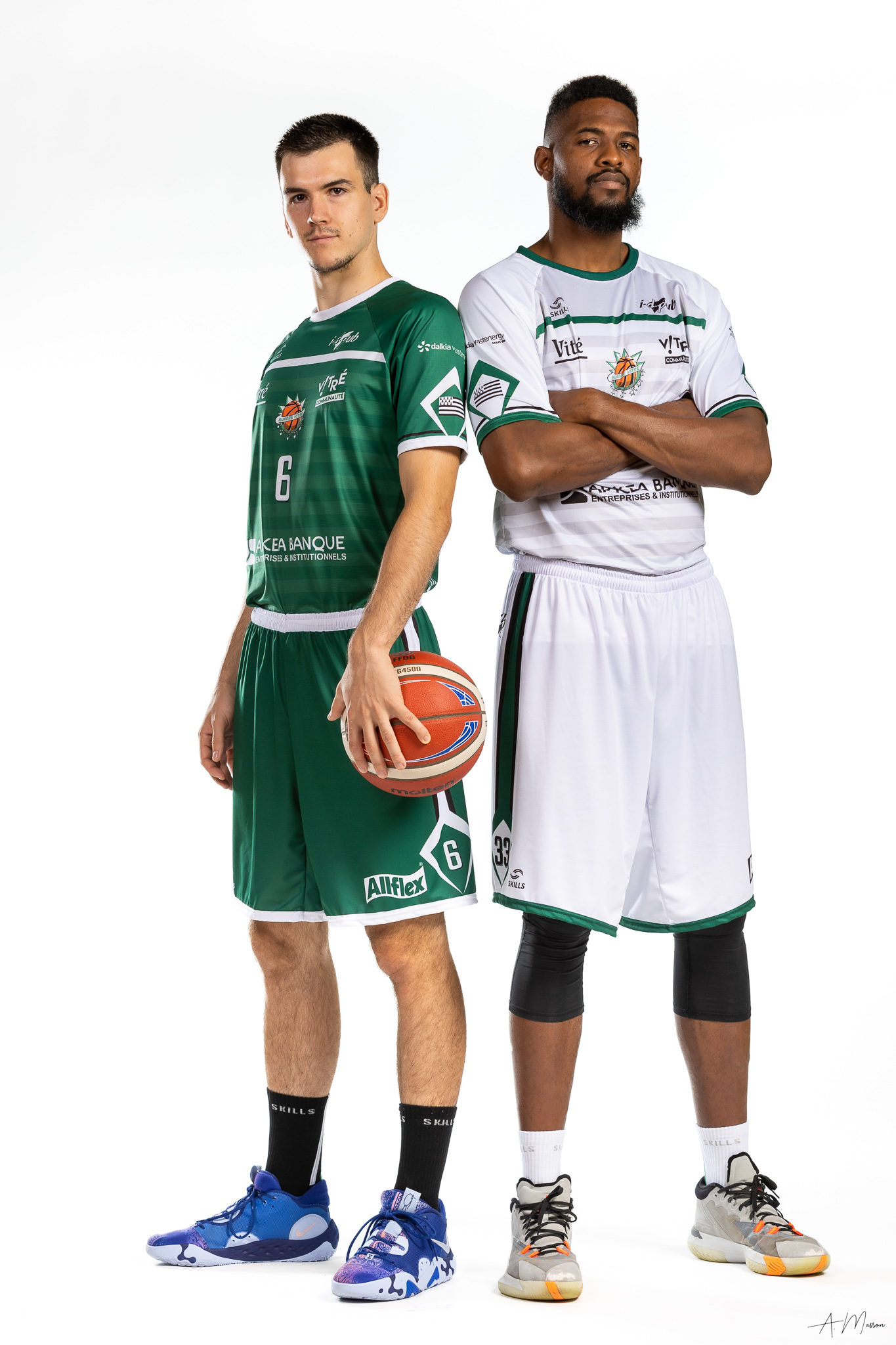 media day avec un basketteur pris en photo en studio.